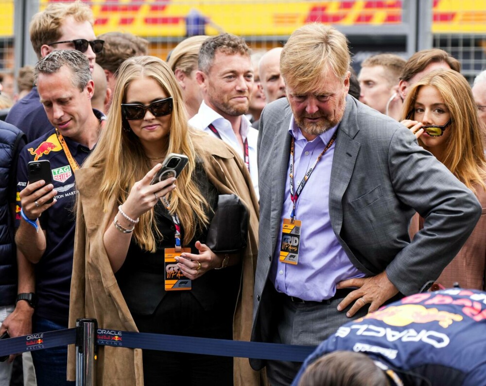 Prințesa care schimbă rochia cu uniforma militară. Amalia are 21 de ani și începe pregătirea ca rezervistă. GALERIE FOTO - Imaginea 39