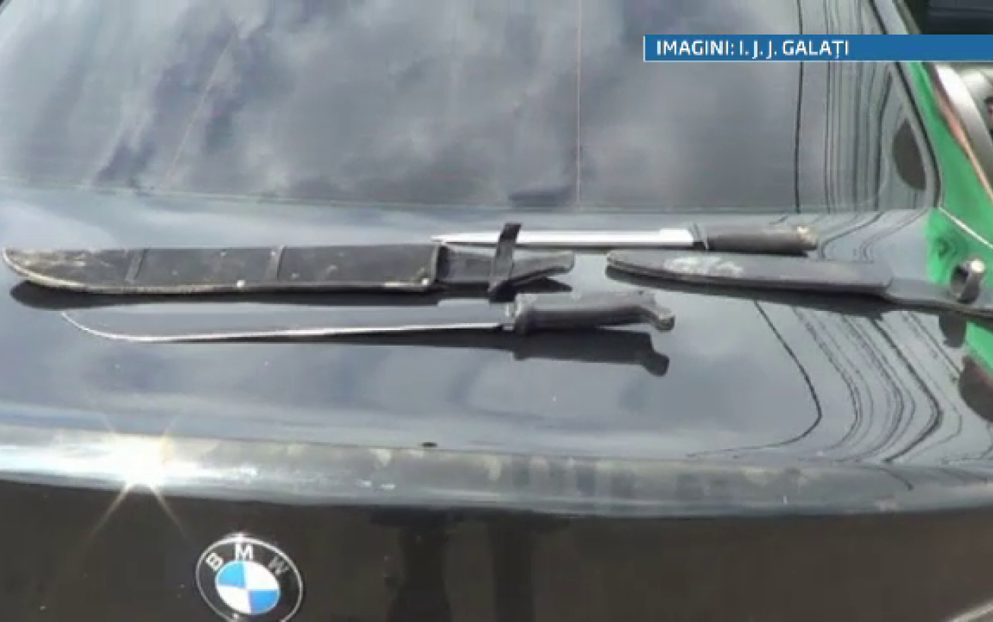 missile manual catalog Rafuiala violenta cu arme albe in mijlocul unei intersectii din Galati,  intre mai multi soferi - Stirileprotv.ro
