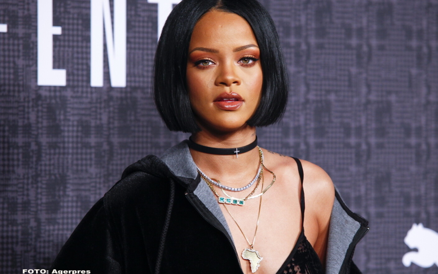 Rihanna Ajunge La Bucuresti Cu O Echipa De De Persoane S A Cerut Si Mancare Traditionala