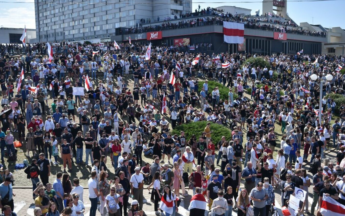 Mii de oameni au ieșit din nou în stradă la Minsk - 4