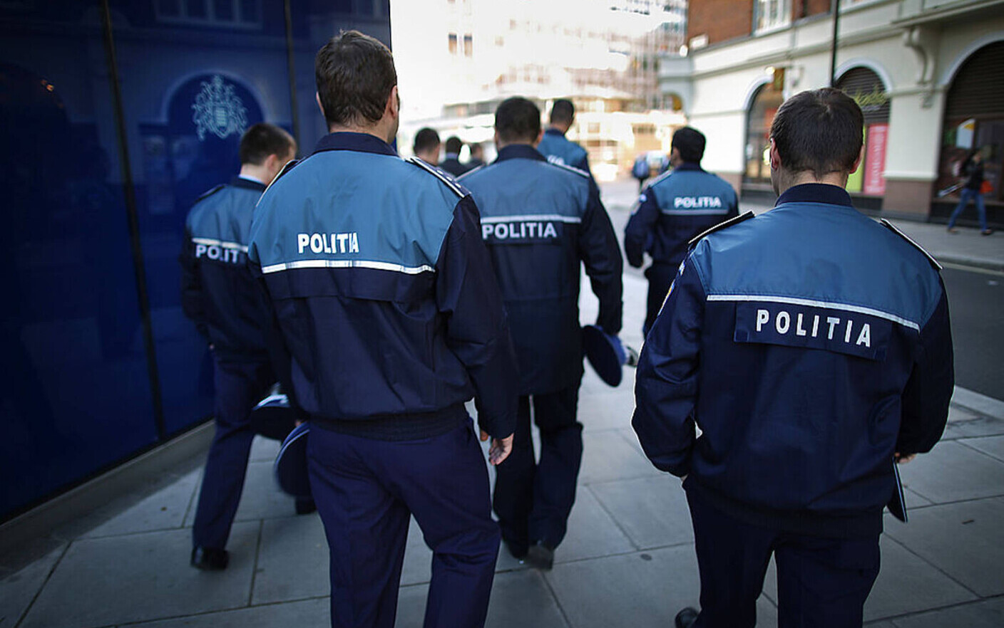 Comisar de poliție din Arad, cercetat penal după ce ar fi furat o găleată din casa unui localnic