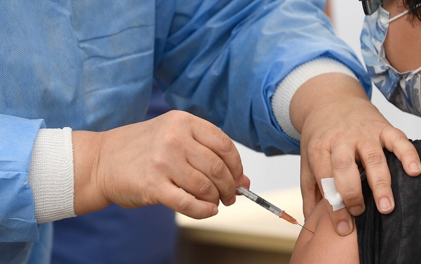 Românii care s-au vaccinat anti-COVID-19 vor putea participa la o loterie specială
