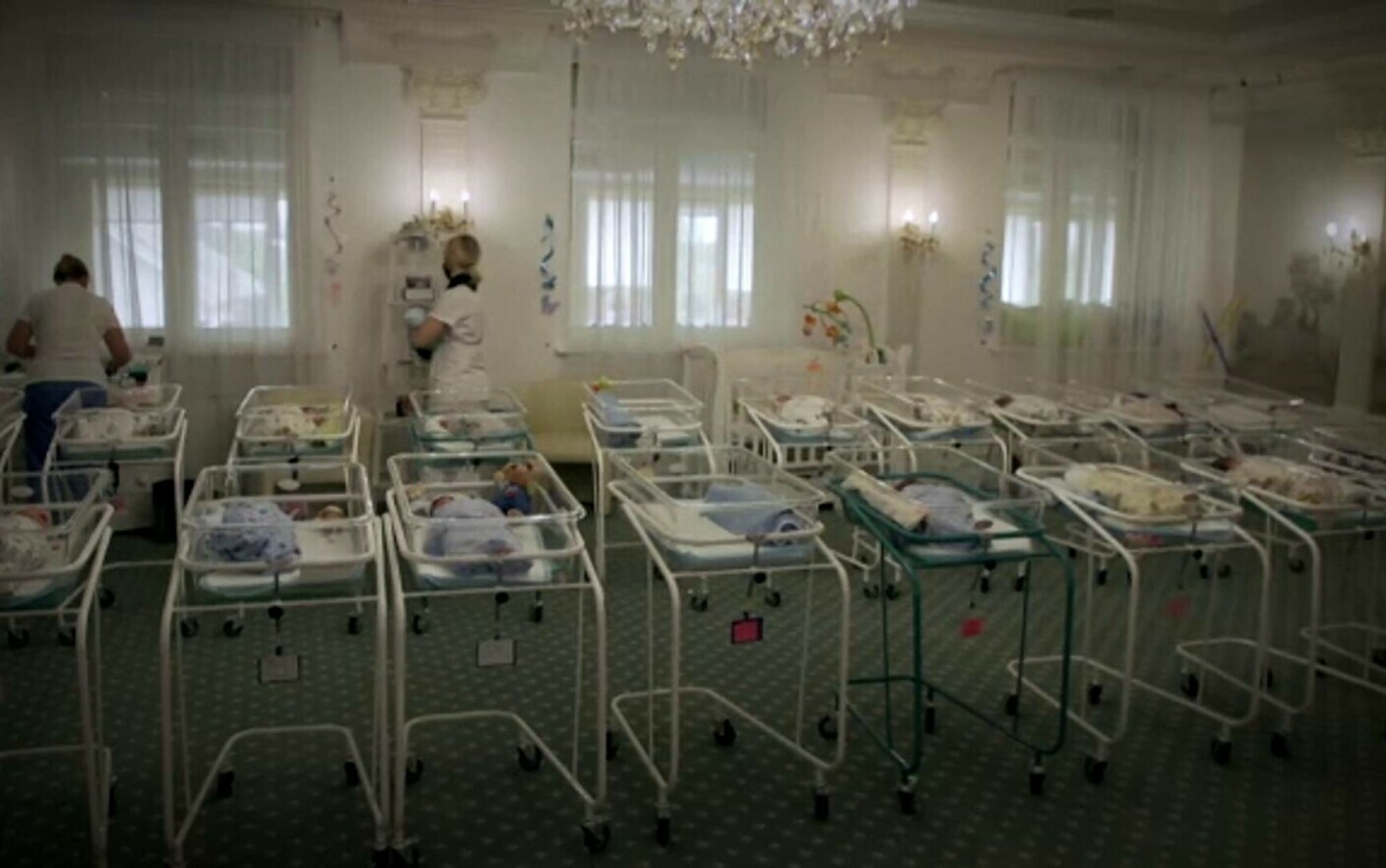 Το «Εργοστάσιο» των παιδιών στην Κρήτη.  Νεαρές γυναίκες αναγκάστηκαν να μείνουν έγκυες, για να τους πουλήσουν τα μωρά για 120.000 ευρώ