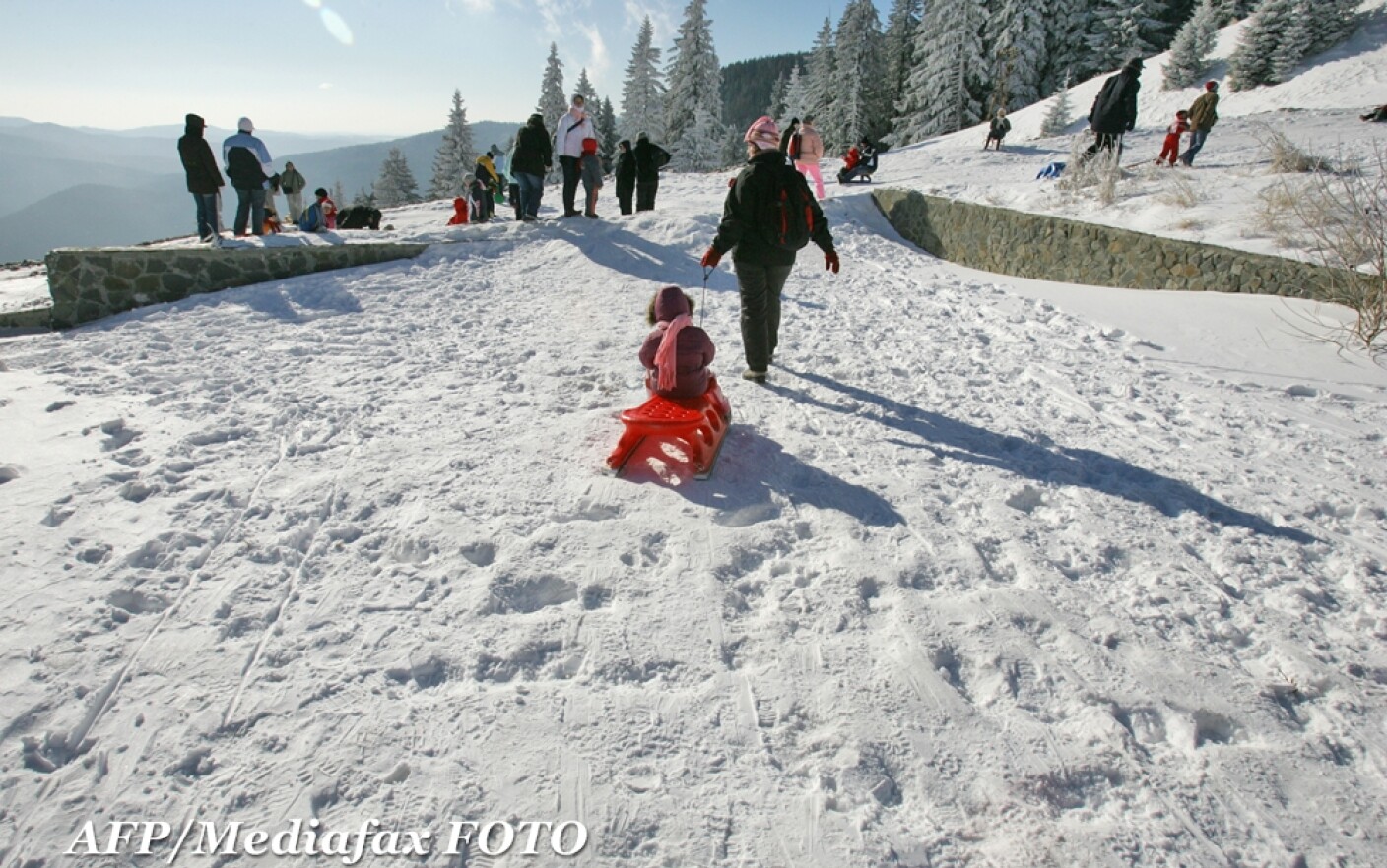 Waterfront Blow Decrepit S-a deschis oficial sezonul de schi pe Valea Prahovei. Numarul turistilor a  crescut fata de Craciun - Stirileprotv.ro