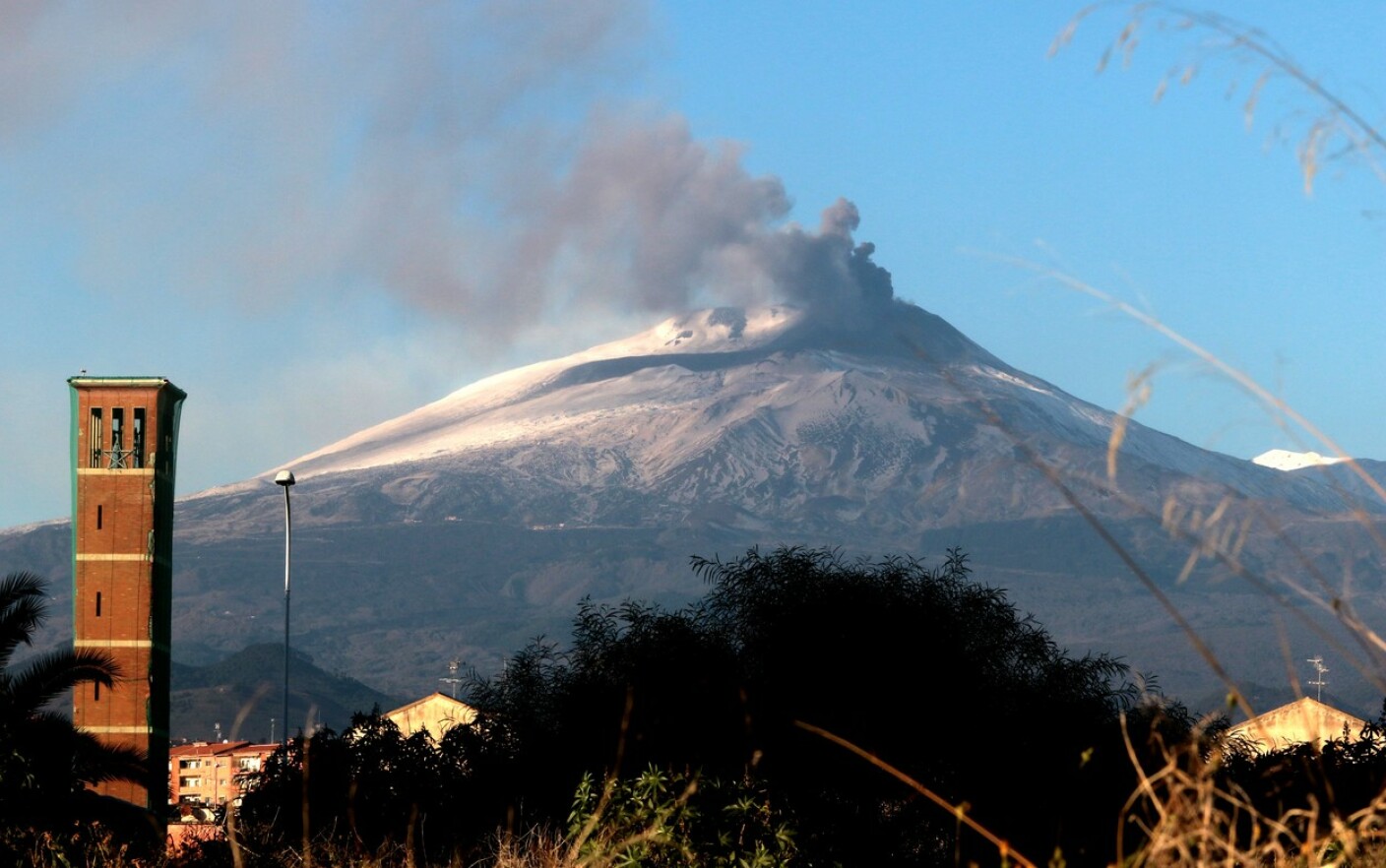 Etna, cel mai mare vulcan al Europei, a erupt din nou