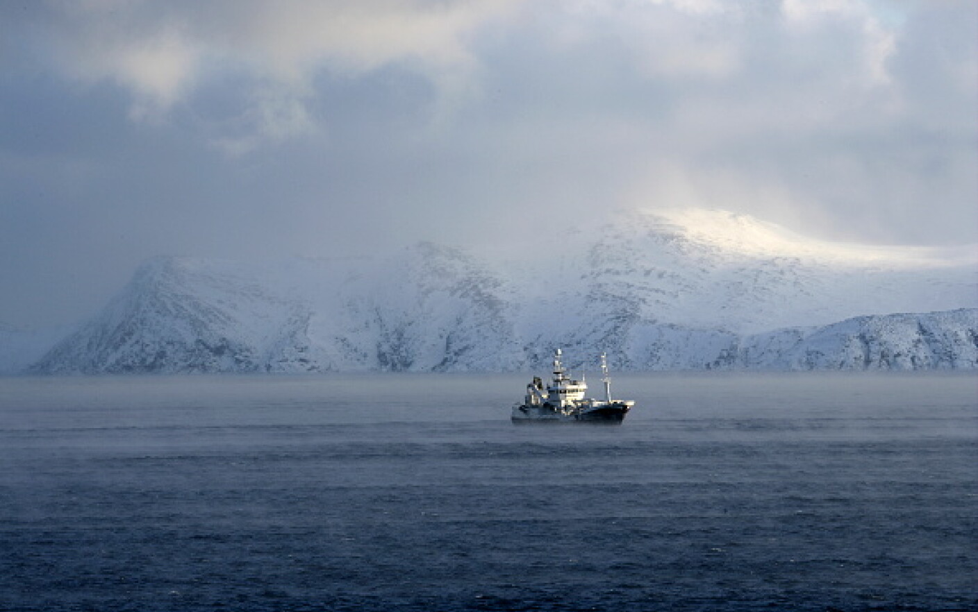 O navă de pescuit rusească s-a scufundat în Marea Barents. 17 persoane sunt dispărute