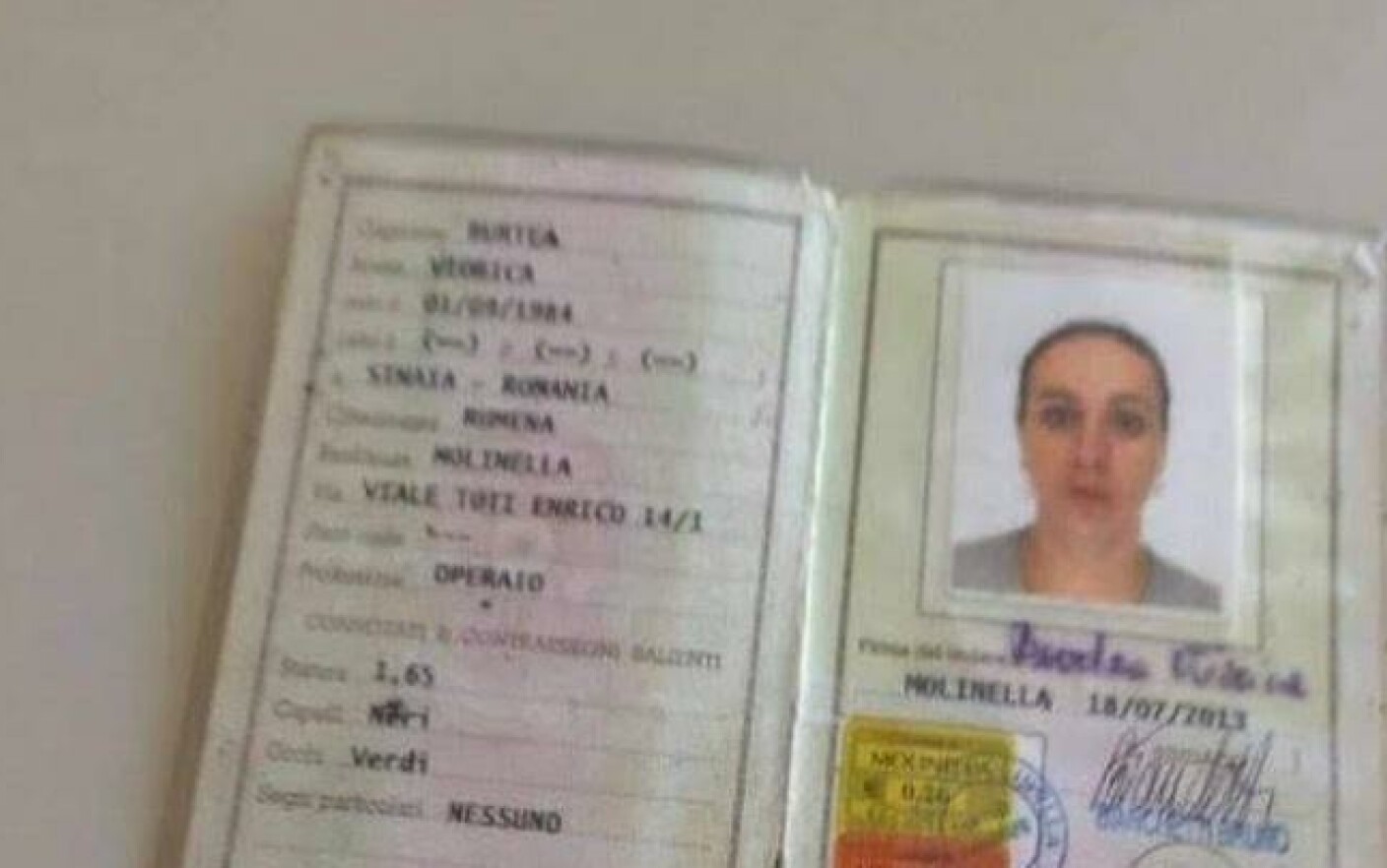Una donna rumena morta in Italia, abbandonata all’obitorio: “Aiutateci a ritrovare la sua famiglia”