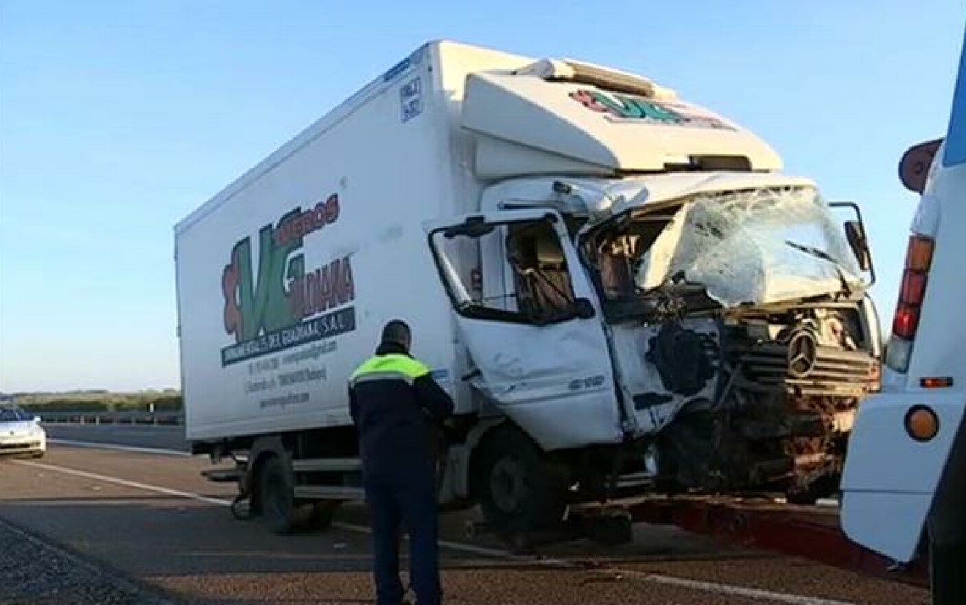 Tragedie românească în Spania: 1 mort și 8 răniți, după ce un camion le-a spulberat mașina