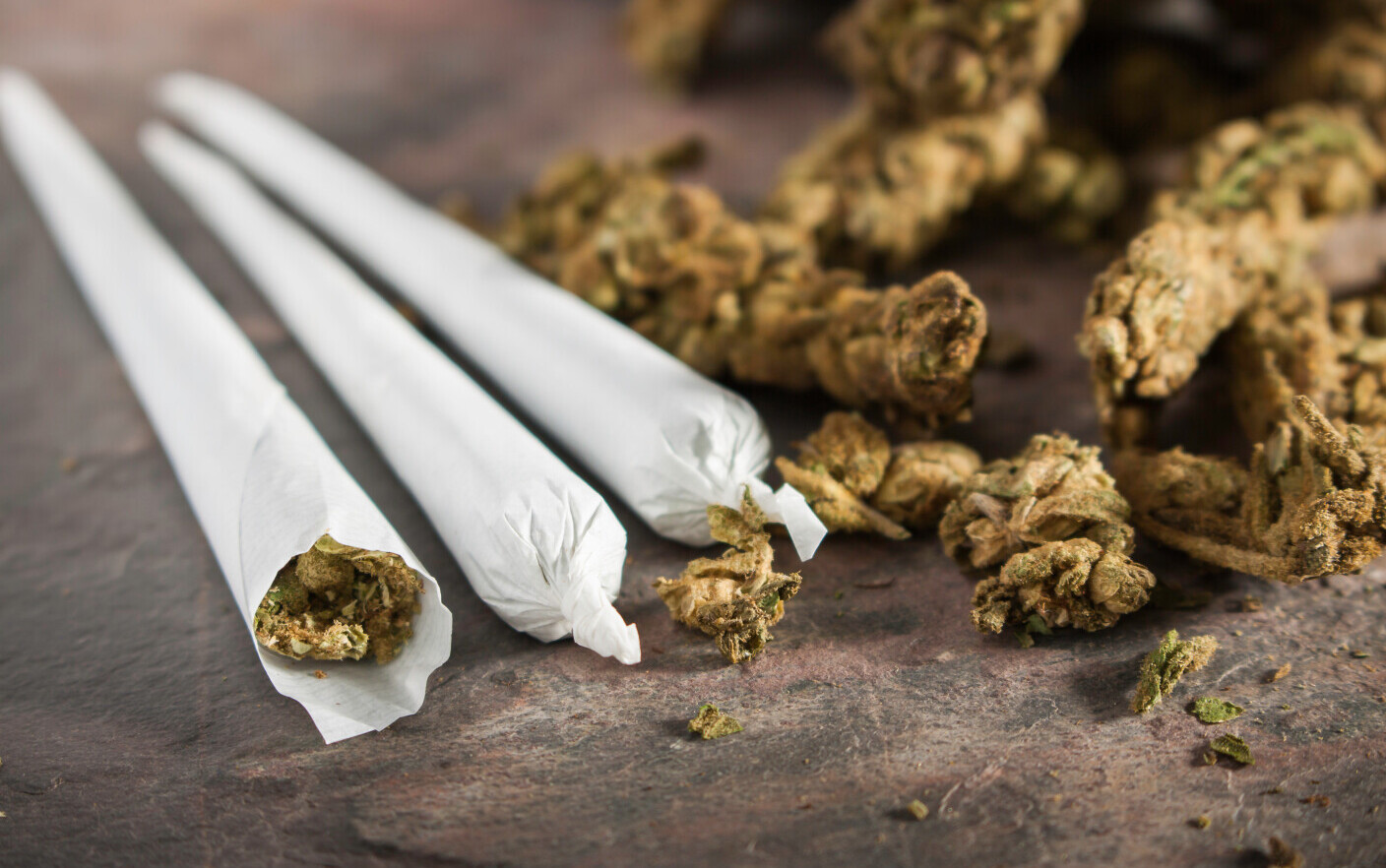 Boala misterioasă apărută în statele americane unde a fost legalizat consumul de marijuana. „Se zvârcolesc, se țin de burtă” - Stirileprotv.ro