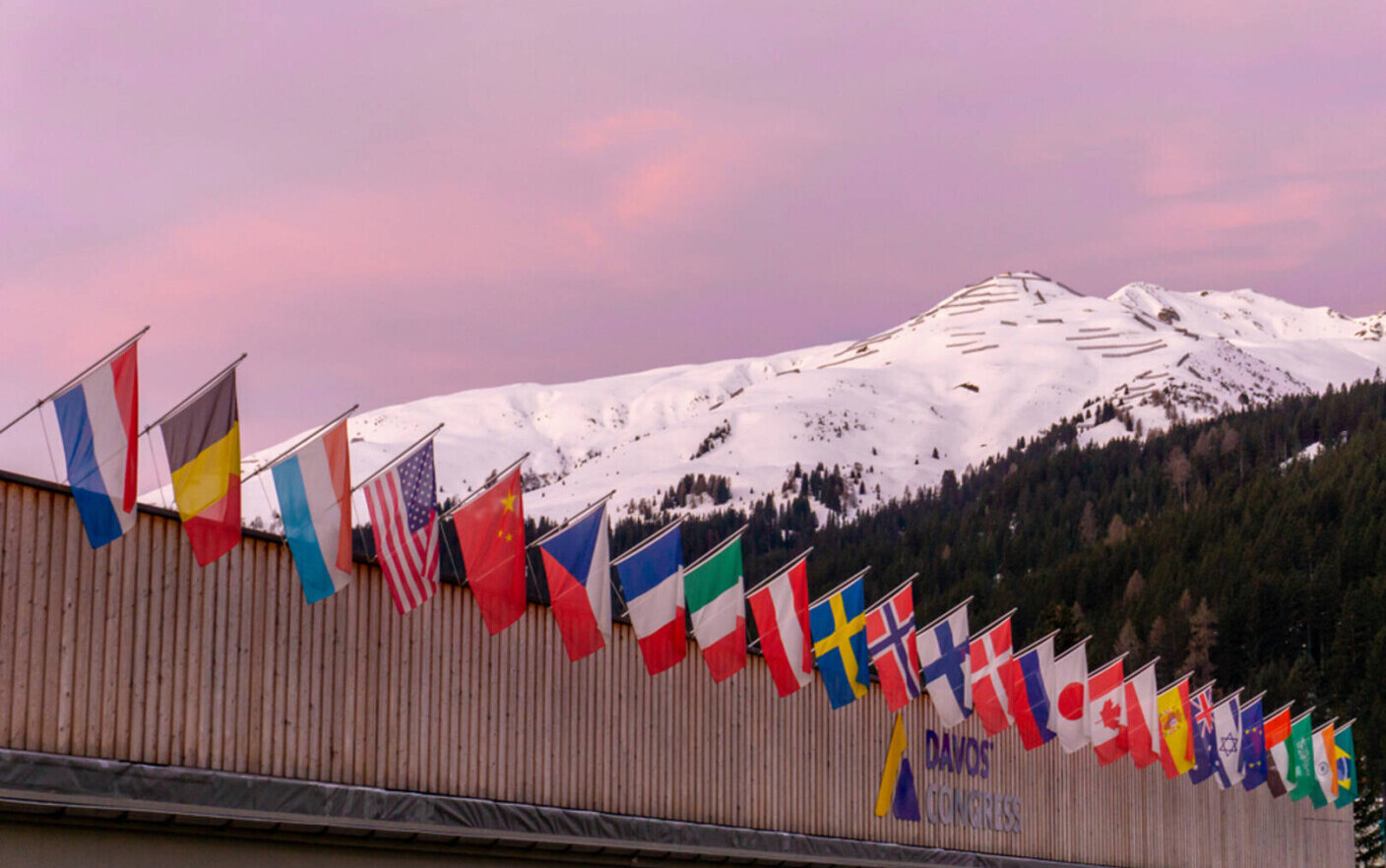 Forumul de la Davos începe luni sub semnul restricțiilor. Lucrările online, inaugurate de președintele chinez Xi Jinping