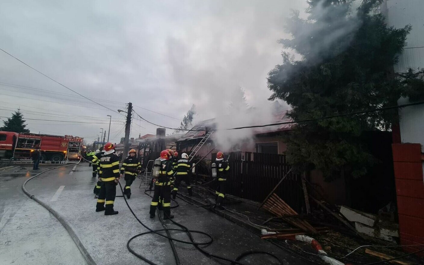 Incendiu Violent La Un Magazin I O Cas Din Voluntari Nu Au Fost