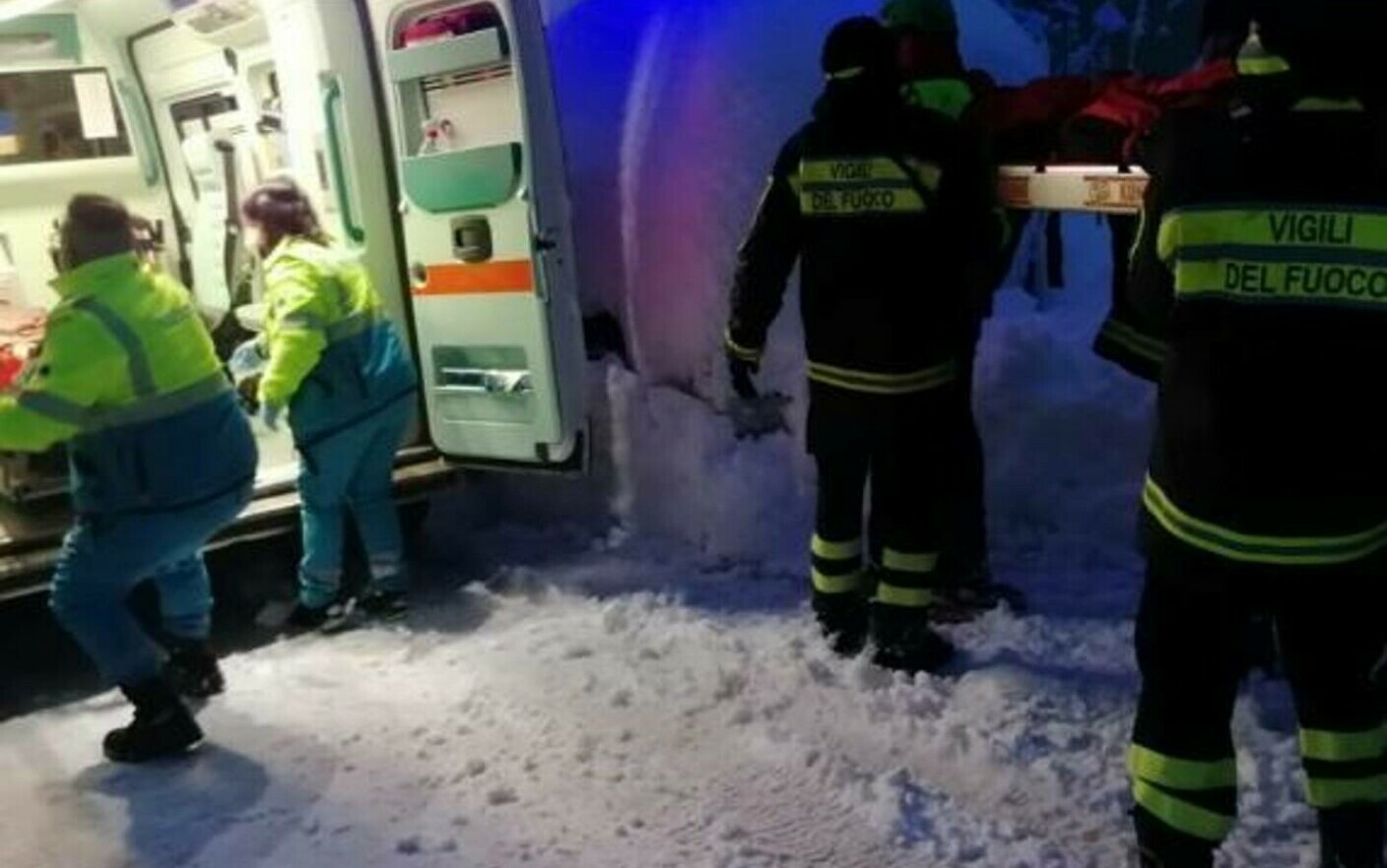 Una donna rumena è stata trovata morta assiderata nella neve in Italia.  La donna era andata a comprare da mangiare per sé e per i suoi cani