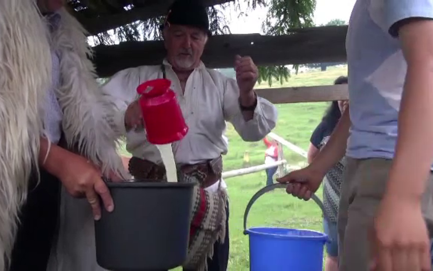 Imagini pentru masuratul laptelui