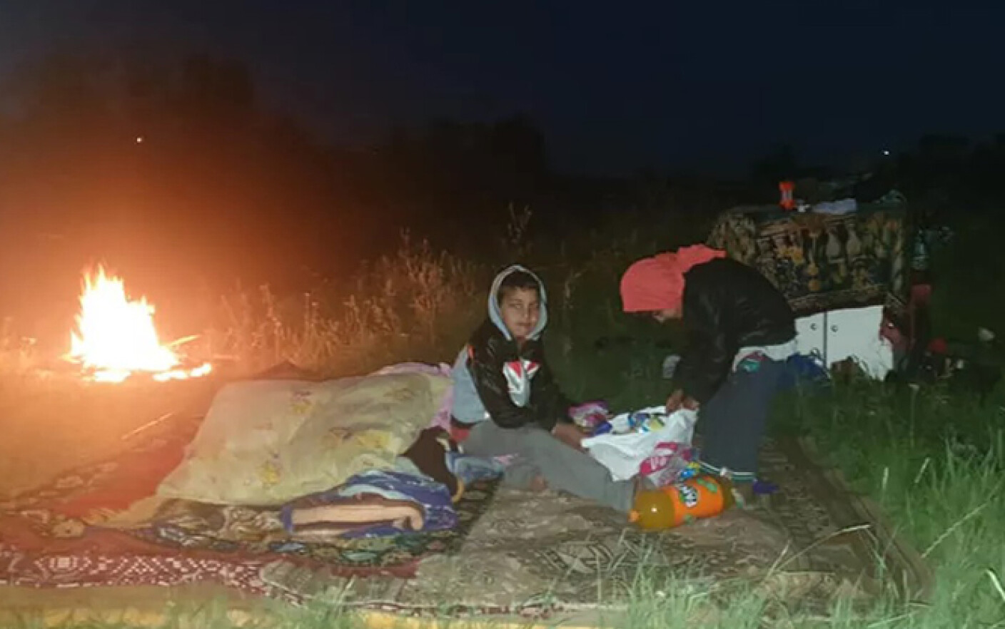 Patru copii, lăsați de DGASPC Iași să doarmă pe câmp, sub cerul liber. Răspunsul incredibil al autorităților