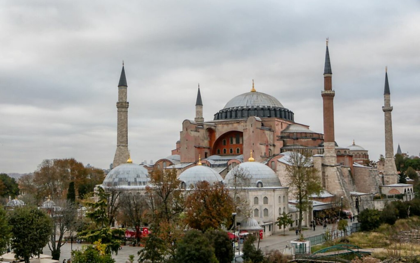 Το σκάνδαλο της Αγίας Σοφίας στην Κωνσταντινούπολη.  Ελλάδα, ΗΠΑ και Ρωσία επικρίνουν την απόφαση του Ερντογάν