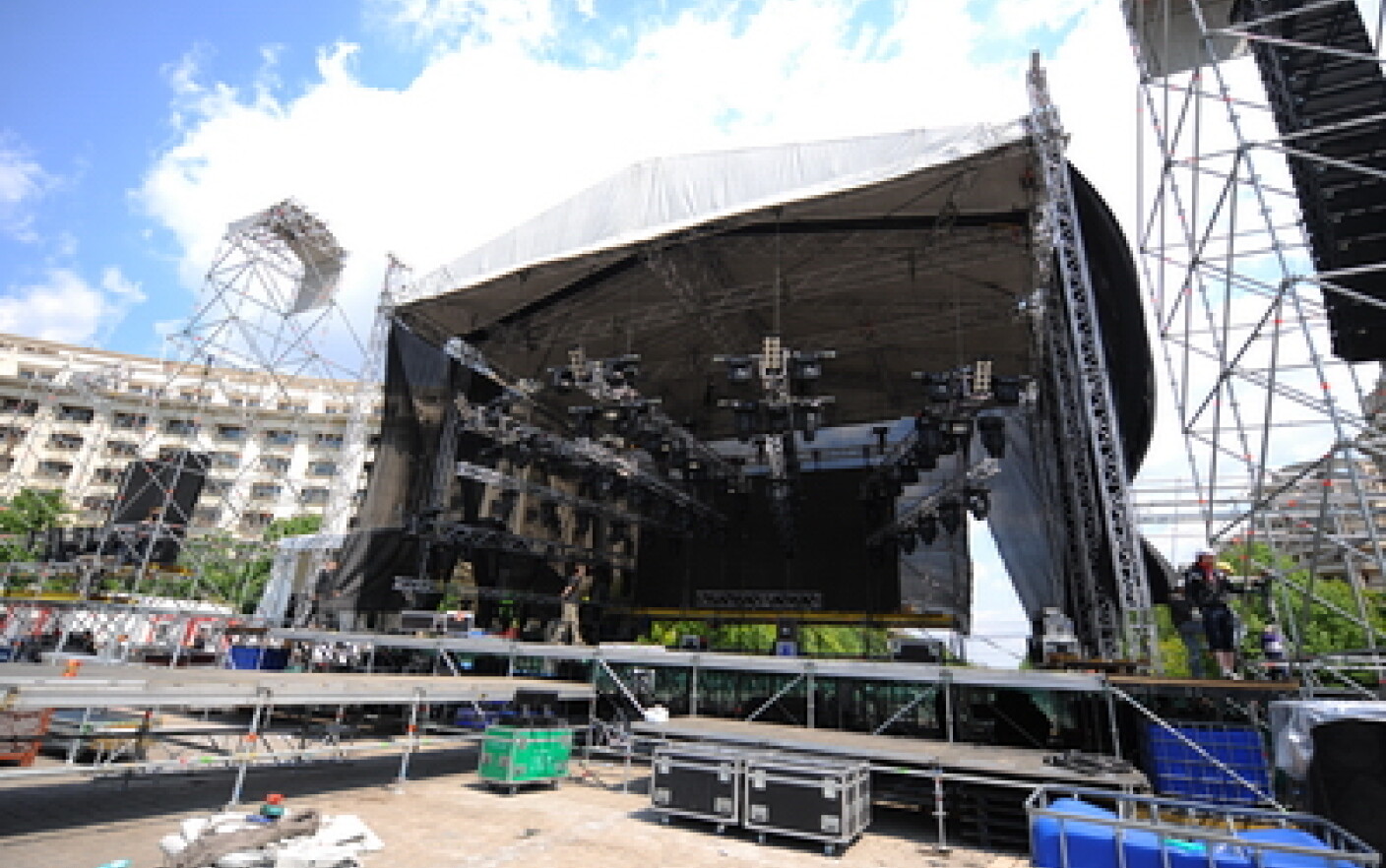 Festivalul Rock the City NU se mai tine la Romexpo. Sa mutat in Piata