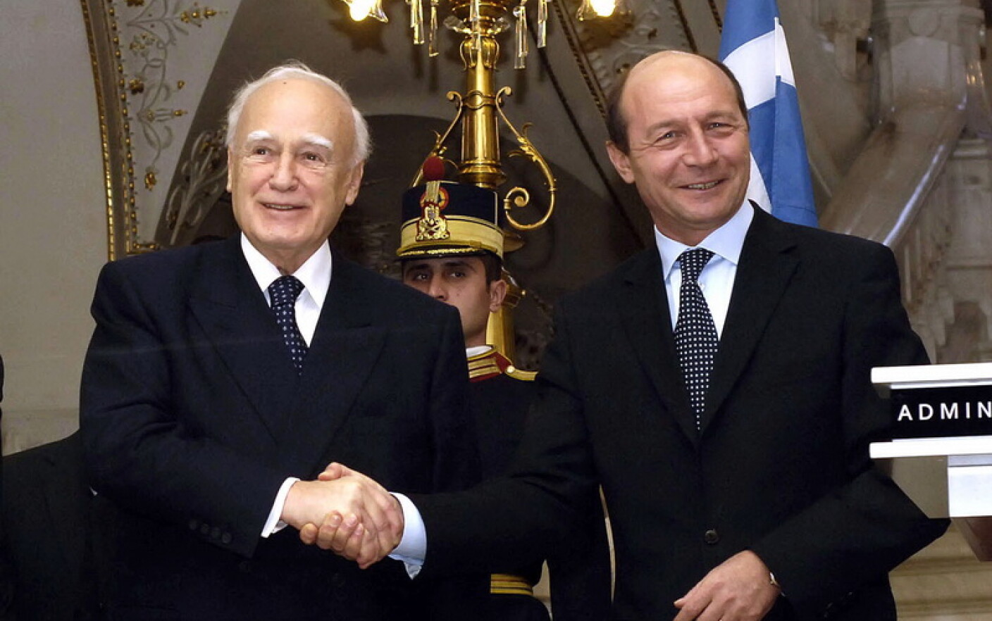 Πέθανε σε ηλικία 92 ετών ο πρώην πρόεδρος της Ελλάδας Κάρολος Παπούλιας