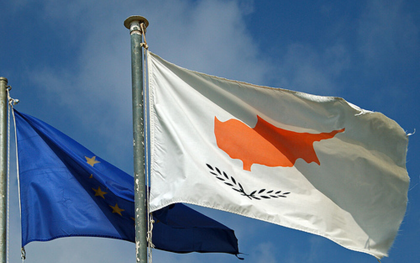 ΔΙΑΣΩΣΗ στον Φορολογικό Παράδεισο.  Η Κύπρος ζητά οικονομική βοήθεια από τους εταίρους της στην Ευρωζώνη