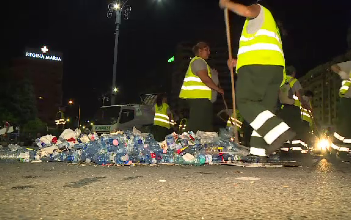 gunoaie Piața Victoriei