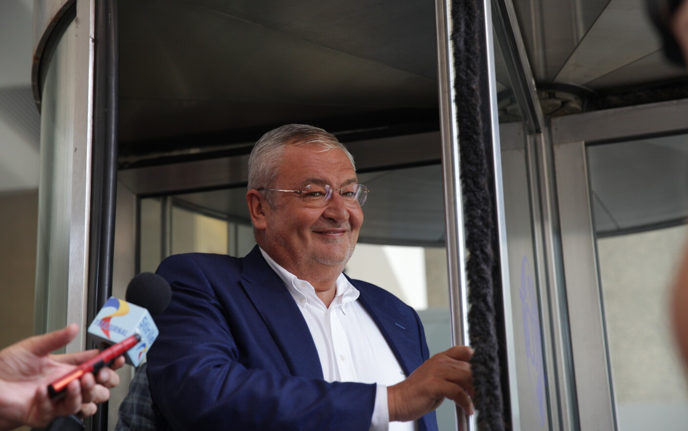 Fostul ministru Sebastian Vlădescu, trimis în judecată pentru corupție. Mita uriașă pe care ar fi primit-o