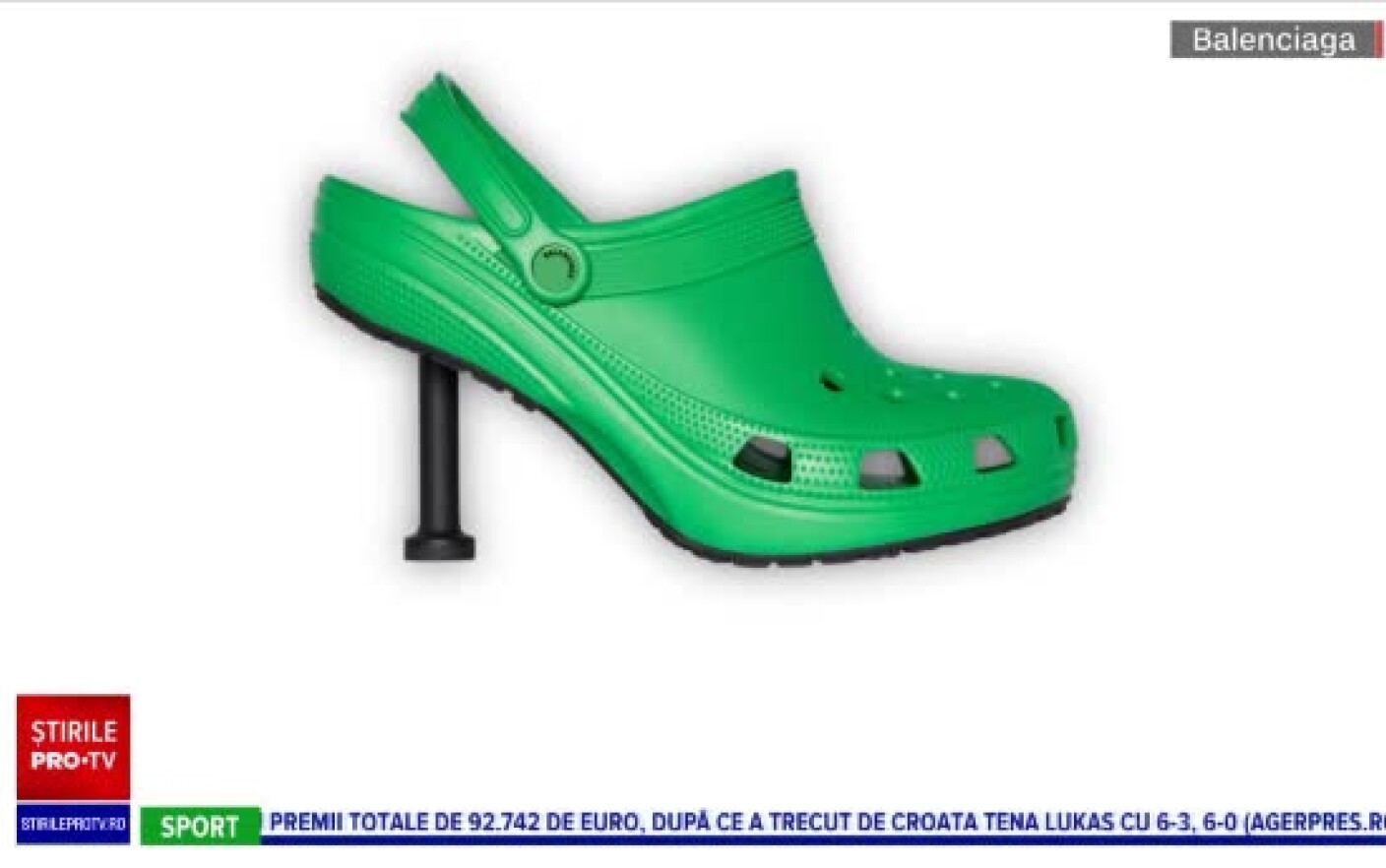 direction behind Savant Balenciaga a creat o pereche de crocși cu toc. Cât costă perechea de pantofi  atipică - Stirileprotv.ro