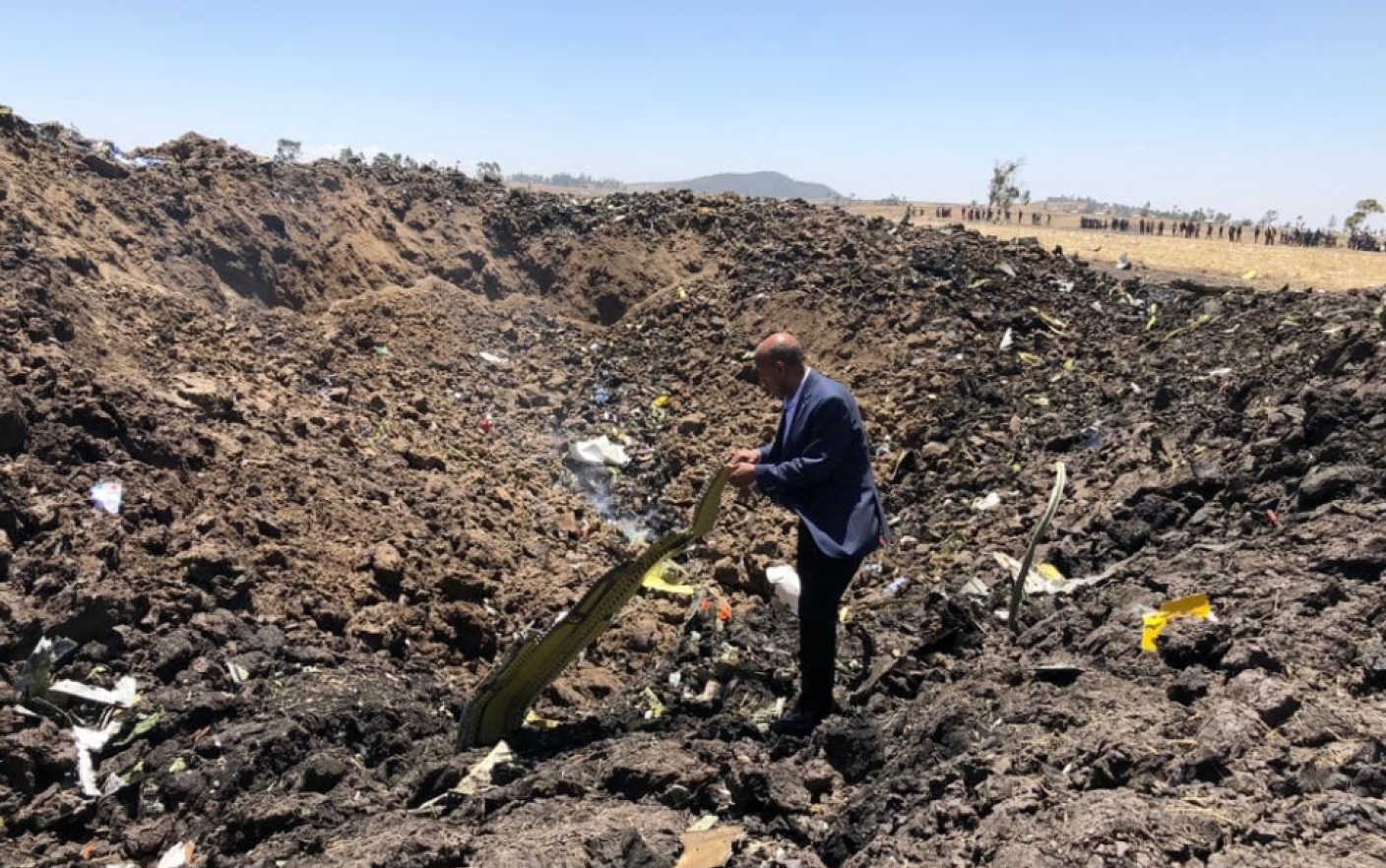 Prima imagine de la locul în care s-a prăbușit avionul companiei Ethiopian Airlines, în care se aflau 157 de persoane