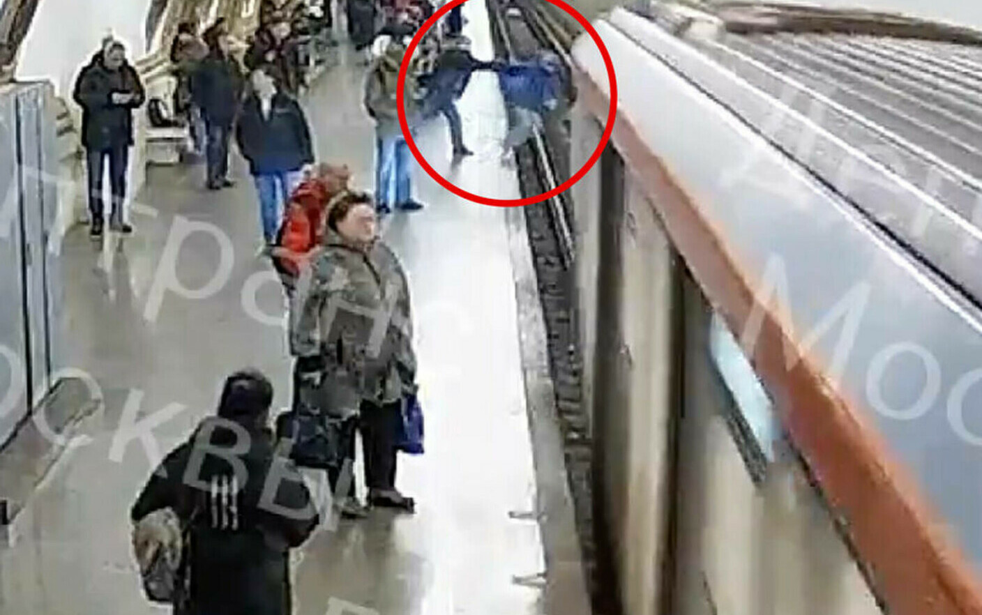 adolescent metrou moscova