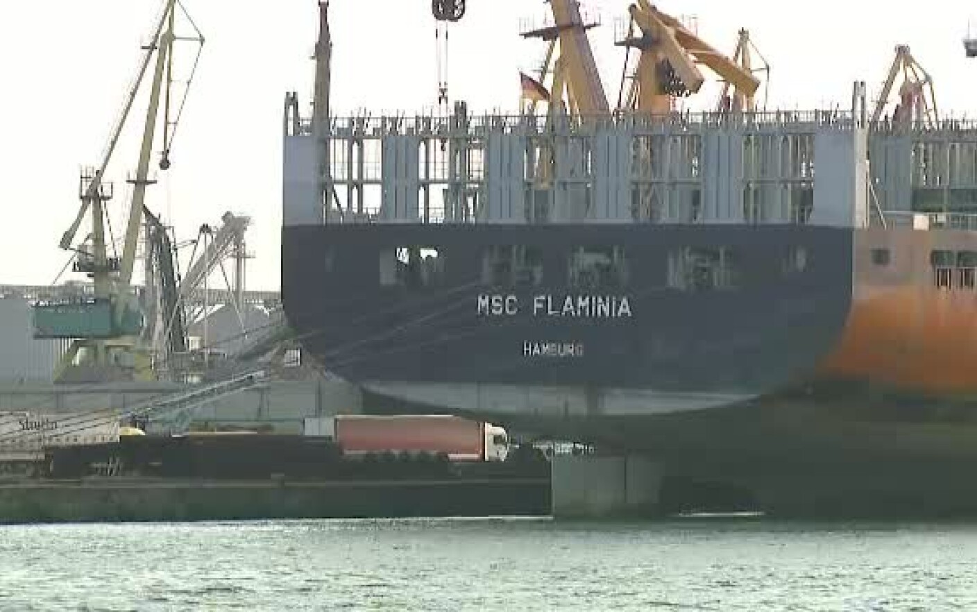 masterpiece cross Rose color O bomba toxica plutitoare", in portul Constanta. Nava germana Flaminia va  fi reparata in Mangalia - Stirileprotv.ro