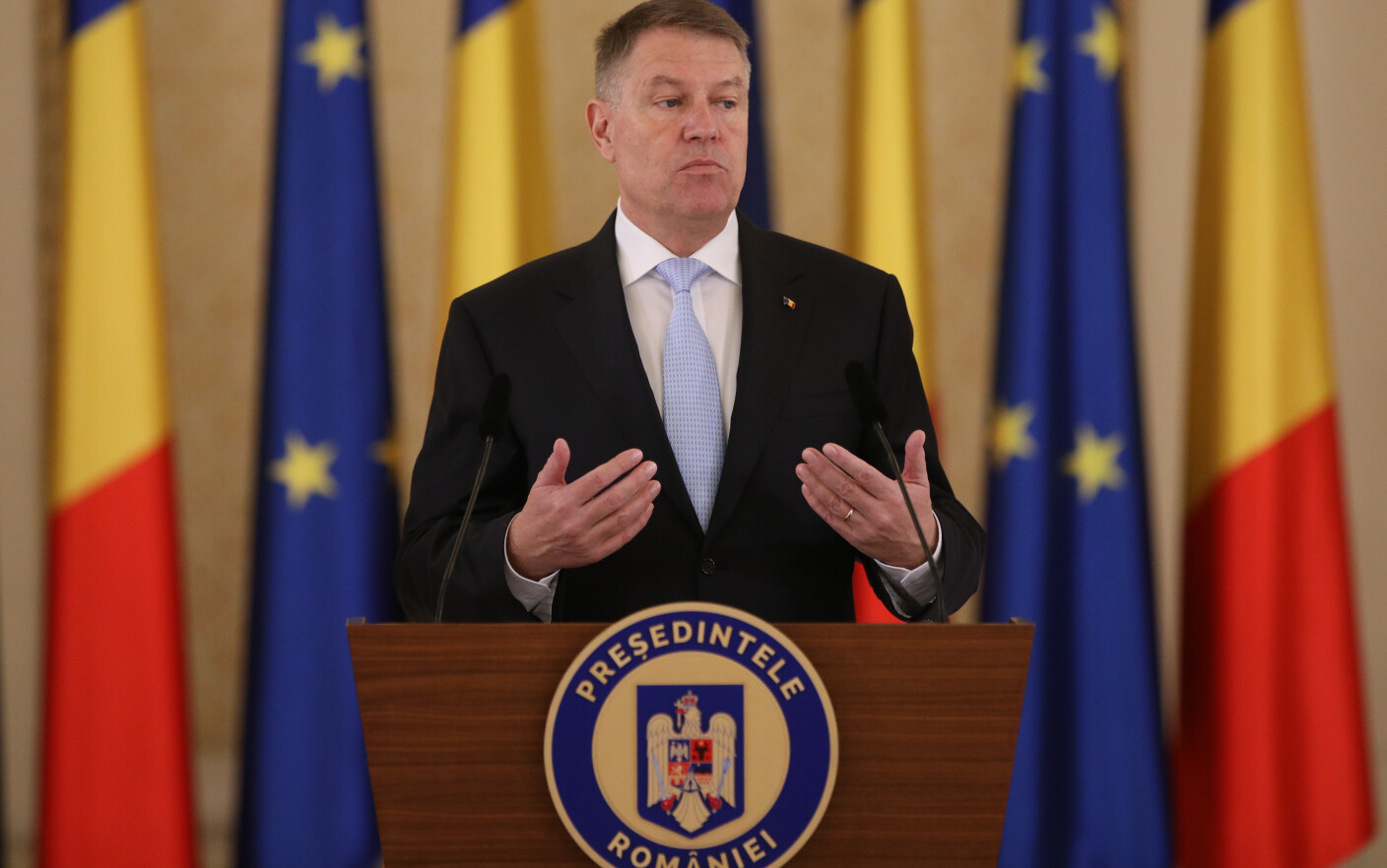 Președintele Klaus Iohannis a promulgat legea cu măsurile din starea de alertă. Ce prevede aceasta