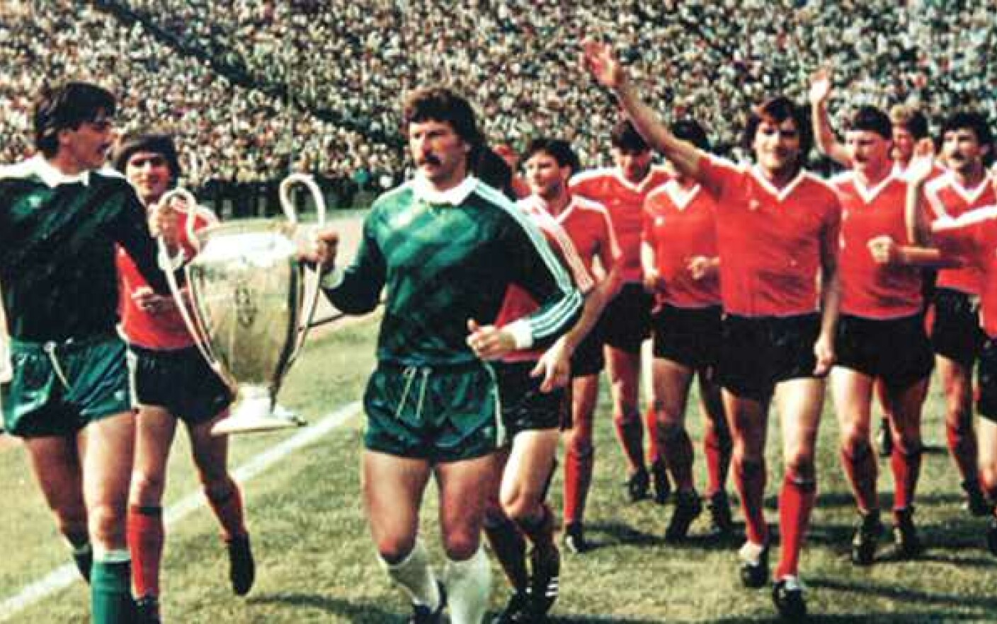 Foto fotbal - STEAUA BUCURESTI (Castigatoarea CCE 1986)