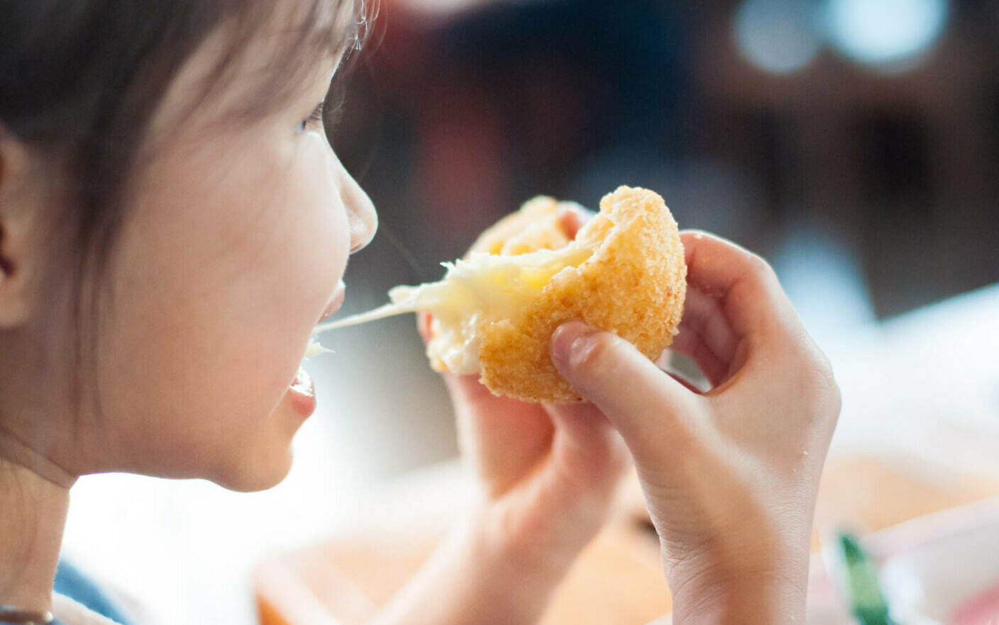 Bambina italiana di 6 anni muore davanti ai suoi genitori dopo essere stata soffocata da un pezzo di mozzarella