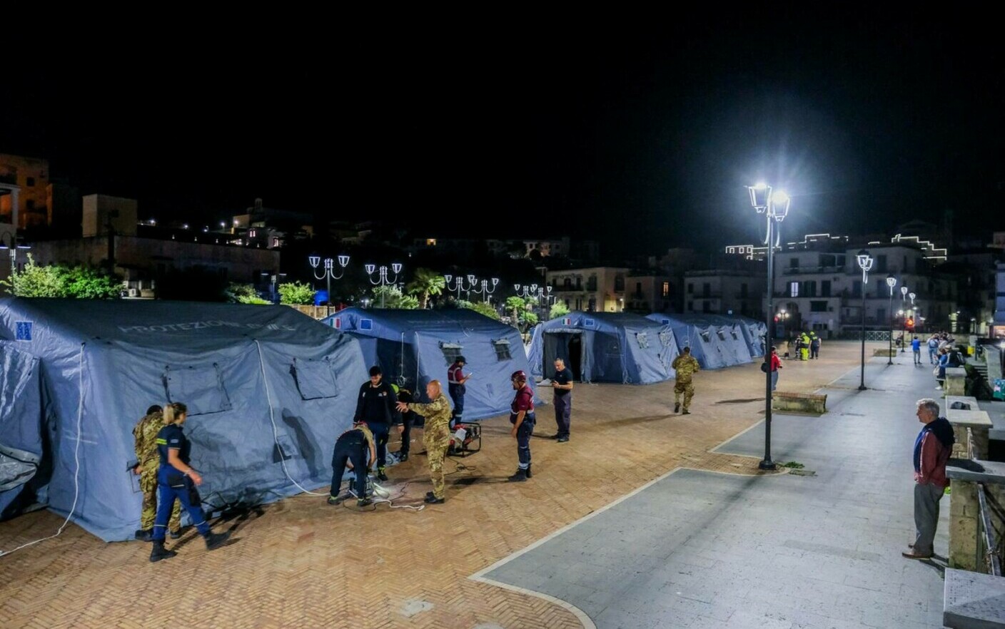 “Faceva paura.”  Case evacuate e scuole chiuse dopo il terremoto più forte degli ultimi 40 anni nel Sud Italia