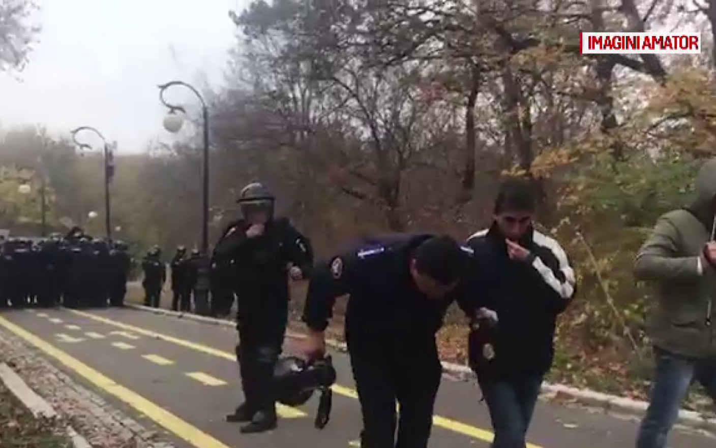 VIDEO  Incidente în tribune la CSM Slatina - Steaua. Jandarmii au