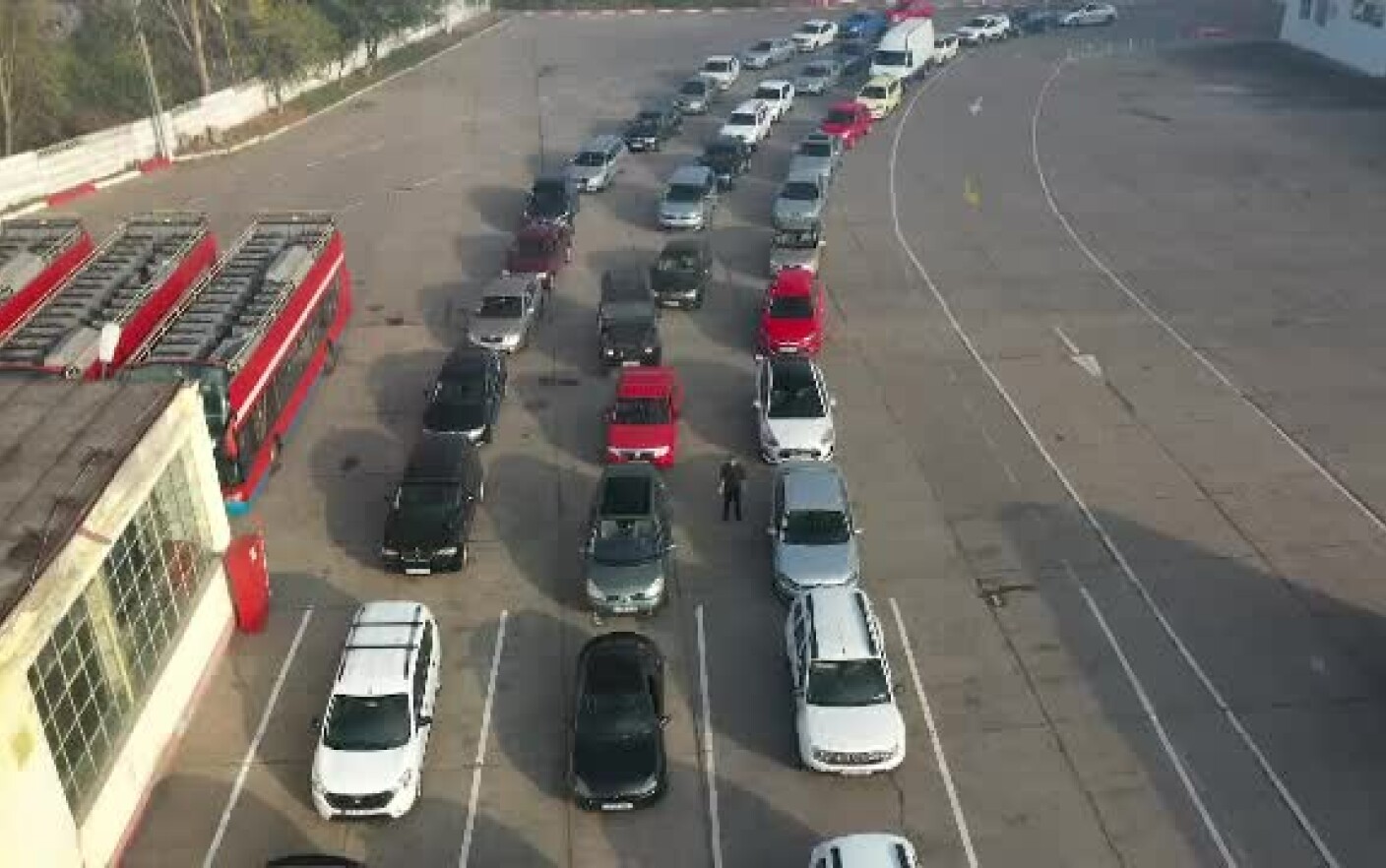Cati Paleti Intra Intr un Tir Câți șoferi intră într-un singur autobuz de călători. Experiment