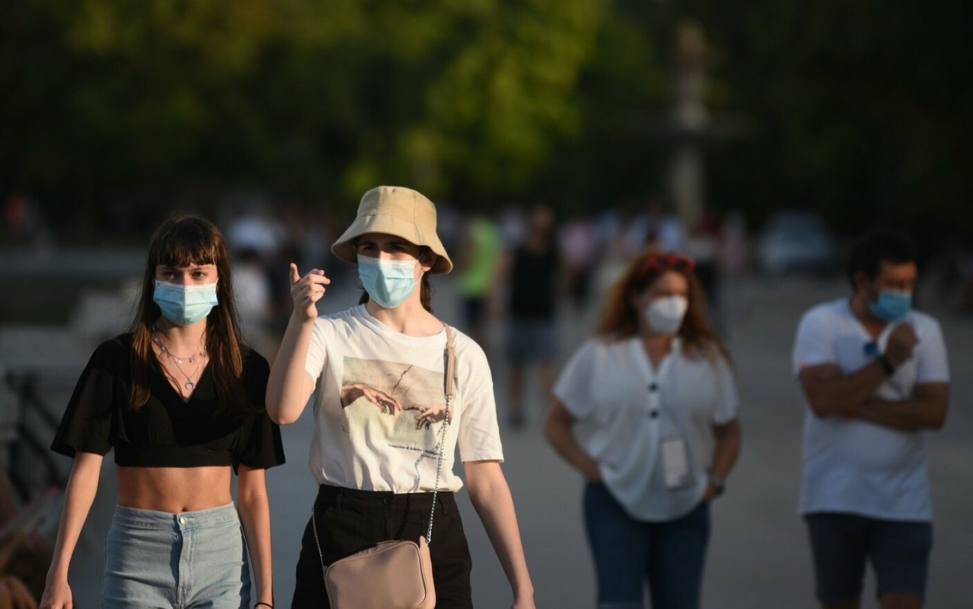 România, sub noile restricții. Ce amendă riști dacă nu porți mască de protecție