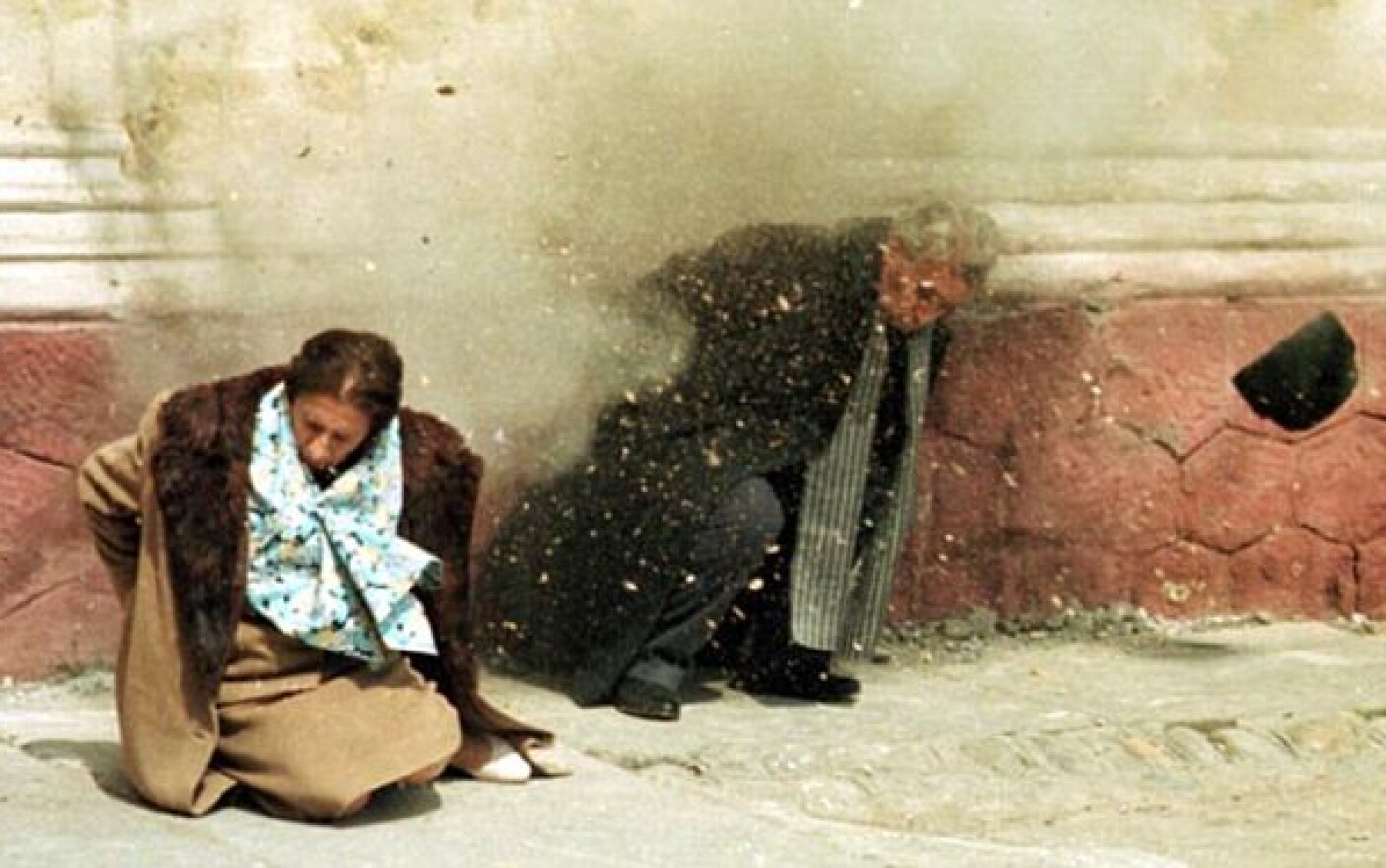 Momentul in care sotii Ceausescu au fost executati, in urma cu 22 de ani.  VIDEO - Stirileprotv.ro
