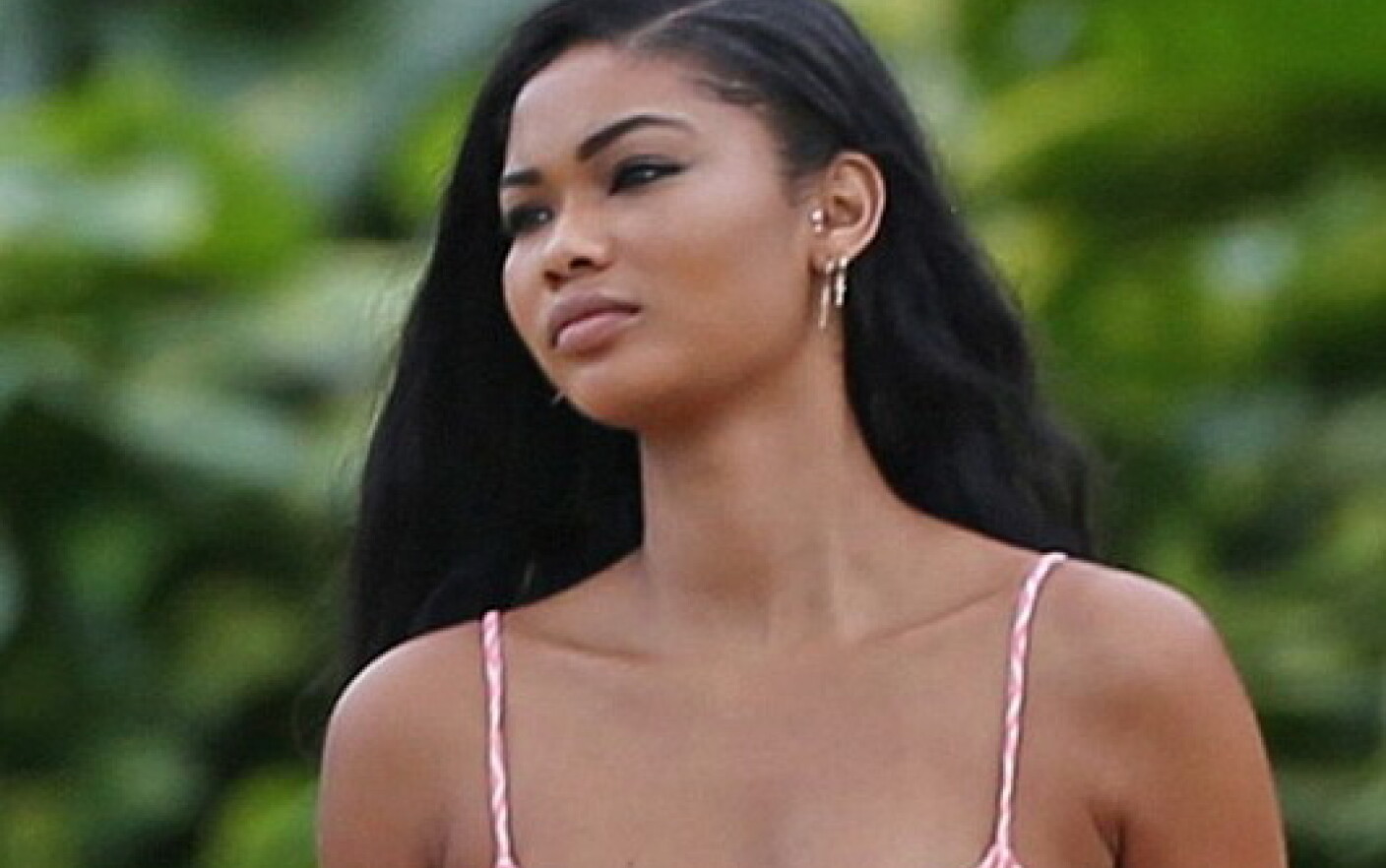 Modelul Chanel Iman A Pozat Sexy In Costum De Baie Dar Fanii Sau