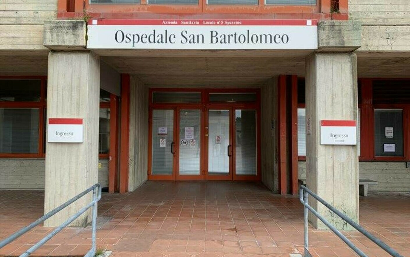 Un paziente rumeno ha vandalizzato diverse sale operatorie di un ospedale in Italia