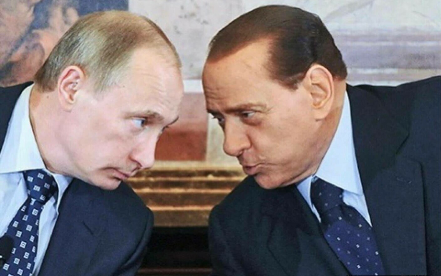 L’ambasciata russa in Italia pubblica le foto di Putin con i politici italiani: “Dobbiamo ricordare”