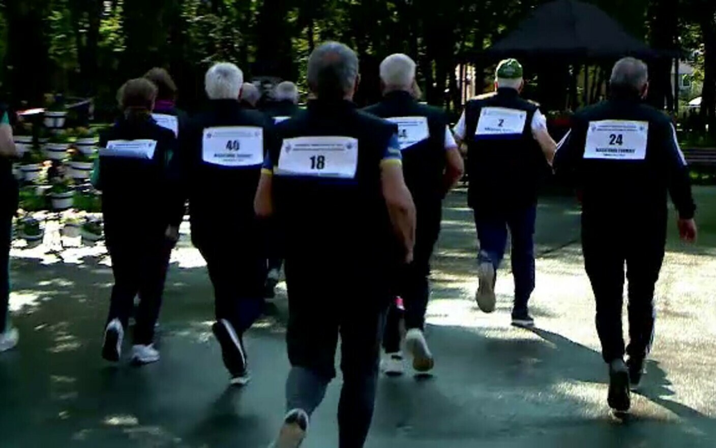 Zeci de bunici au participat la crosul toameni. Primii care au ajuns la  linia de finish au fost 3 bărbaţi - Stirileprotv.ro
