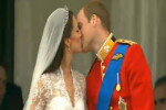 William si Kate sunt sot si sotie. Sarut regal x 2 in balconul palatului