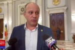 Ministrul Turismului suspendă participarea la târgurile de profil, după scandalul “posterelor minuscule” pe perdeaua neagră