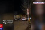 Bătaie în plină stradă la Reghin. Cei implicați au smuls coșurile stradale, un bărbat a folosit o sabie. VIDEO