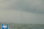 Tornade periculoase la malul marii! IMAGINI SPECTACULOASE!