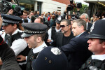 George Michael, luat pe sus de fani si paparazzi