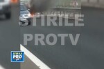 Primele imagini cu Loganul care a luat foc pe Autostrada Soarelui, in apropiere de km 115