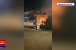 Un tânăr de 18 ani a zburat cu mașina peste un sens giratoriu. Autoturismul a luat foc lângă o stație GPL. VIDEO