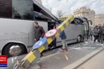 Accident la intrarea în Pasajul Unirii, cu un autocar care transporta cetăţeni greci