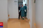 Alexia a făcut primii paşi pe holurile spitalului, după accidentul în care i-au fost retezate mâinile. Imagini emoționante