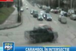 Accident filmat: soferul unui autoturism de teren distruge trei masini!